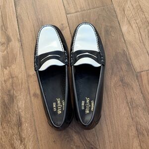 G.H. Bass Black & White Leather Penny Loafers size US 8.5